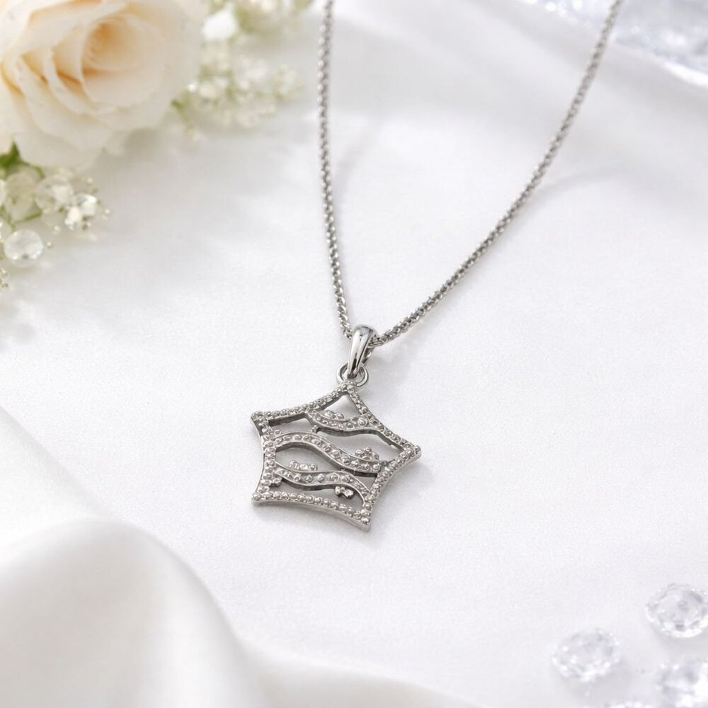 Vintage Silver Openwork Star‎ Pendant Necklace With Delicate Detailed Metalwork